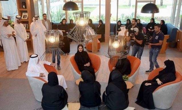 El ministro de Cultura de EAU durante la apertura del Café de la Felicidad.