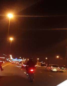Fotograma del vídeo que recoge la temeraria maniobra en Sheikh Mohammad Bin Zayed Road.