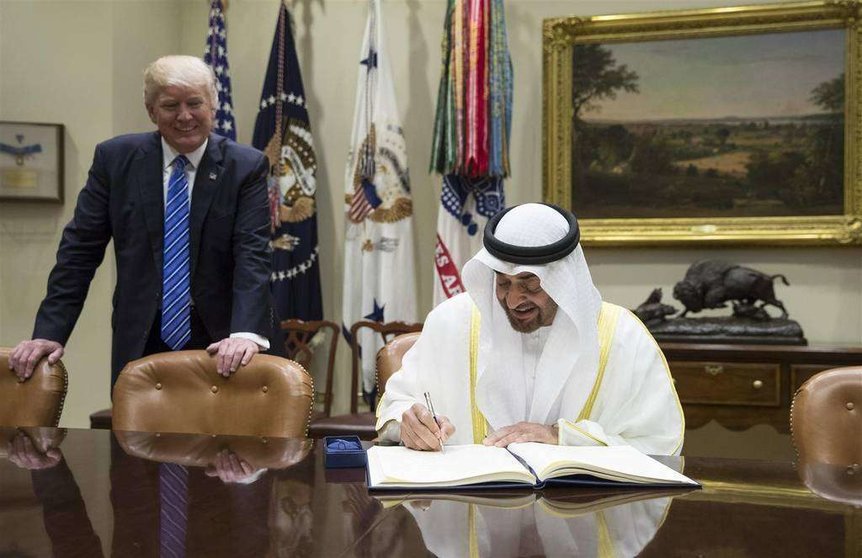 Donald Trump y el jeque Mohamed Al Nahyan. (Wam)