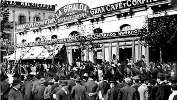 Foto de 1917 del bar 'La Giralda' en Montevideo donde se estrenó 'La Cumparsita'.