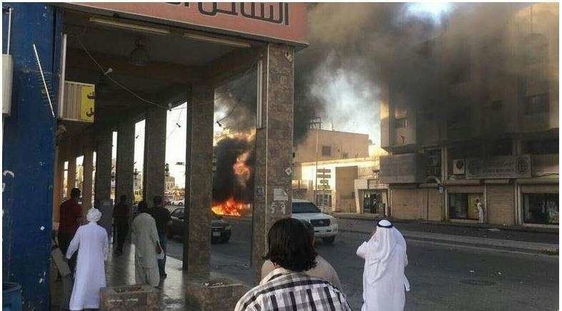 Una imagen de la explosión del coche bomba en Qatif.