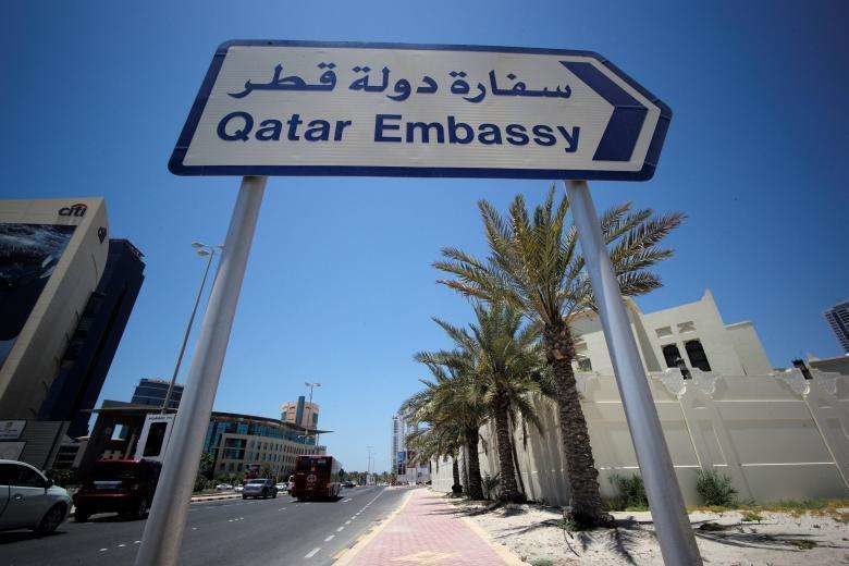 Indicador de la embajada de Qatar en Manama, capital de Barhéin. (Reuters)