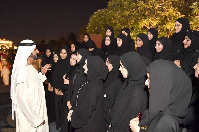 Sheikh Mohammed bin Rashid Al Maktoum felicitó a los mejores alumnos de Dubai duarnte una recepción en el Palacio Zabeel. (WAM)