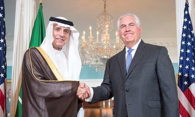 El canciller saudí Adel Al Jubeir y el secretario de Estado de EEUU, Rex Tillerson, durante su reunión de este 13 de junio en Whashington. (Departamento de Estado de Estados Unidos)