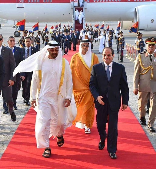 El príncipe heredero de Abu Dhabi y el presidente de Egipto en El Cairo.