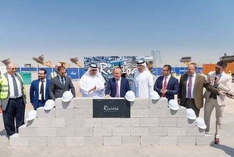 Ceremonia de primera piedra del proyecto Azizi Riviera en Dubai.