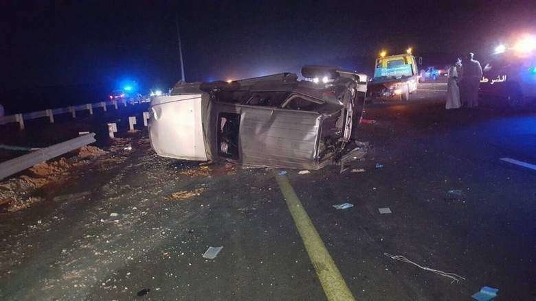 Coche volcado en el accidente en Emirates Road. 