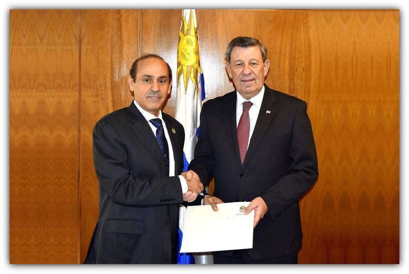 El embajador de EAU en Uruguay y el canciller uruguayo. (EFE)