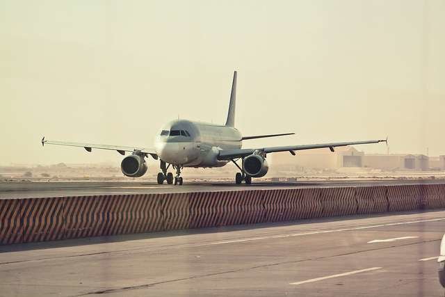 Un avión en el aeropuerto de Doha. (Juanedc, Flickr)