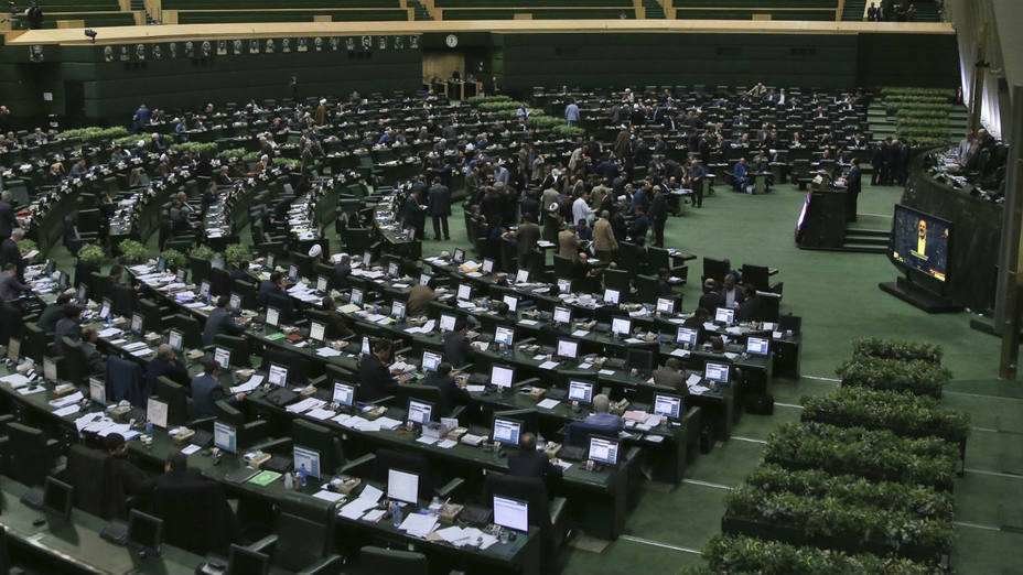 En la imagen de AP, el parlamento de Irán.