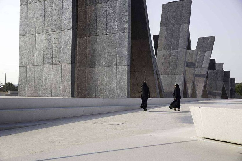 El monumento en honor a los soldados caídos en la Gran Mezquita Zayed de Abu Dhabi.