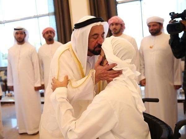 El jeque de Sharjah durante su visita al palacio de Ras Al Khaimah.