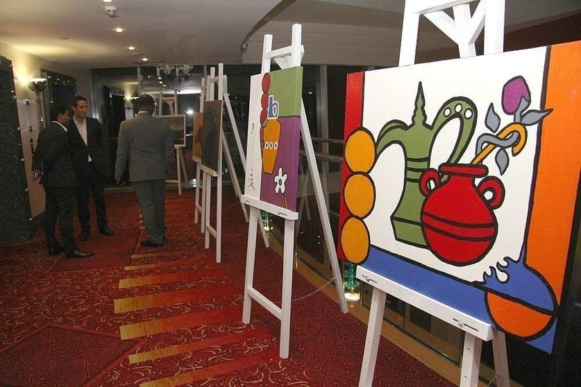 Obras de arte en una exhibición en Dubai. (EL CORREO)