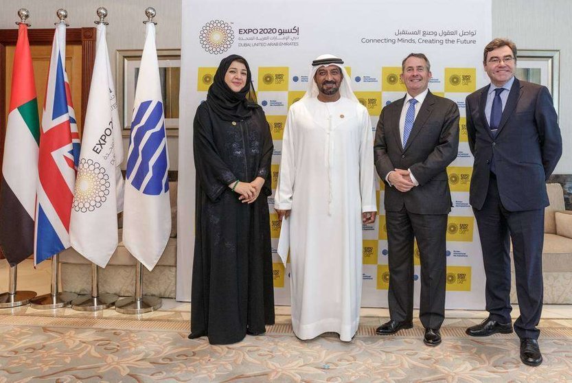 Sheikh Ahmed bin Saeed Al Maktoum y Liam Fox durante su encuentro de este miércoles en Dubai.