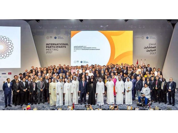 Foto de familia de la Reunión Internacional de Participantes de Expo 2020 Dubai.