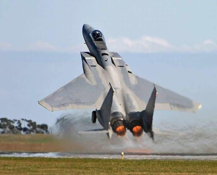 Una imagen de un F-15.