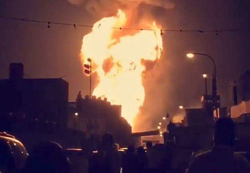 Explosión del acueducto en Bahrein a 15 kilómetros de Manama. (@zshi06)