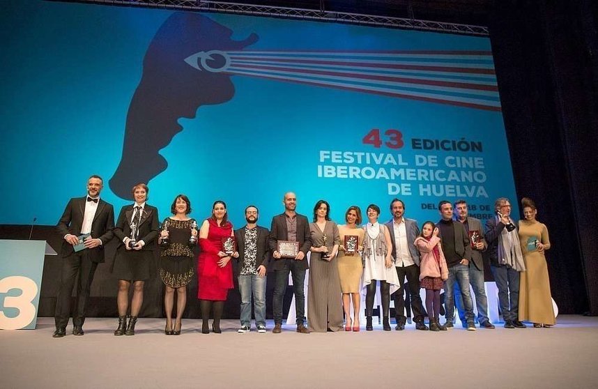 Foto de famila de los premiados en la 43 edición del Festival de Cine Iberoamericano. (Cedida)