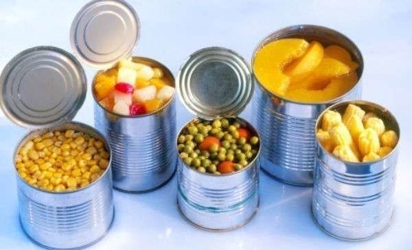 Una imagen de alimentos conservados en lata.