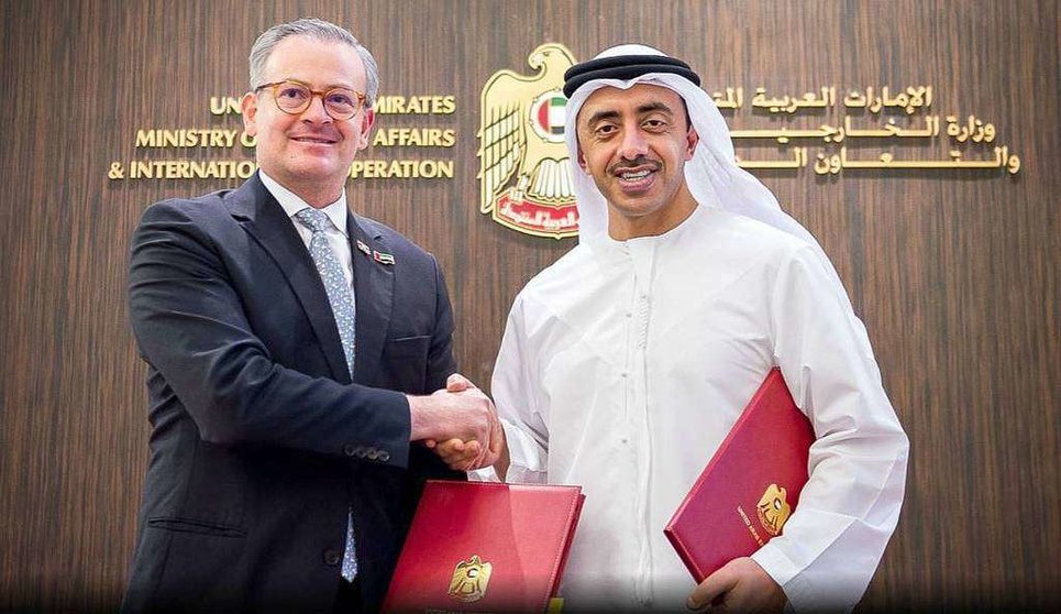 El ministro de Relaciones Exteriores de Emiratos Árabes recibe a su homólogo de Costa Rica. (Cancillería)