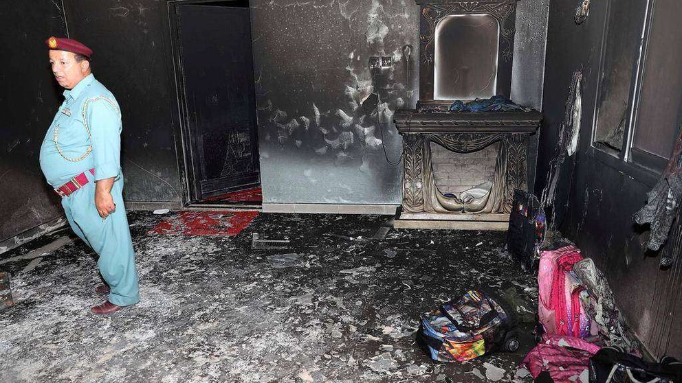 Vista interior de la casa donde siete niños emiratíes murieron por inhalación de humo, (The National) 