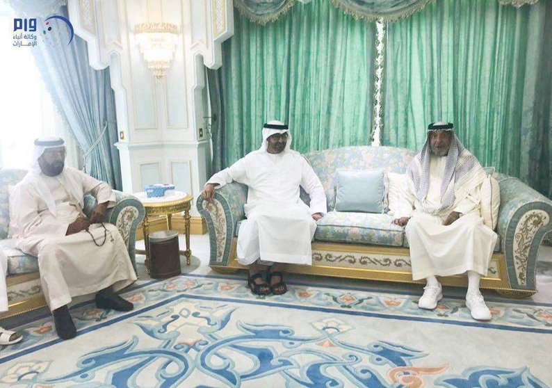 El presidente de EAU, Sheikh Khalifa, recibió las condolencias de Sheikh Mohamed bin Zayed Al Nahyan y Sheikh Tahnoun bin Mohammed Al Nahyan.