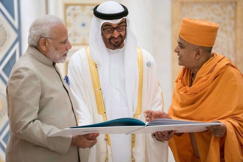 Narendra Modi y Mohammed bin Zayed asistieron este sábado en Abu Dhabi a la firma de numerosos acuerdos entre Emiratos e India. (WAM)
