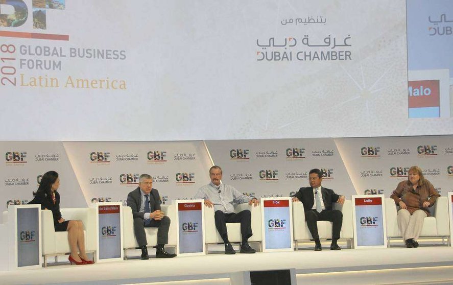 Vicente Fox, en el centro, durante su participación en la II Foro Empresarial Global que se celebra en Dubai. (EL CORREO)