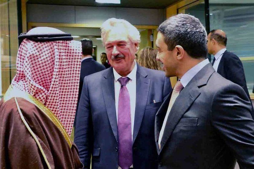 Sheikh Abdullah bin Zayed Al Nahyan, ministro de Asuntos Exteriores y Cooperación Internacional de Emiratos Árabes, conversa con otros mandatarios en Bruselas. (WAM)