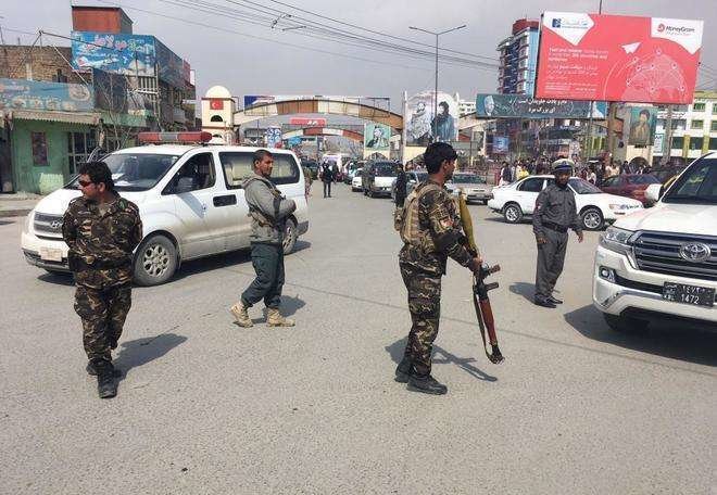 Fuerzas afganas en Kabul cerca del lugar del atentado. (AFP)