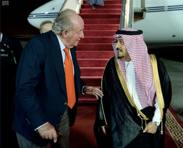 El rey emérito de España a su llegada a Riad. (Twitter)