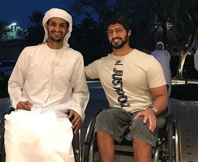 El oficial herido fue recibido en casa por Sheikh Zayed bin Hamdan. (Instagram)