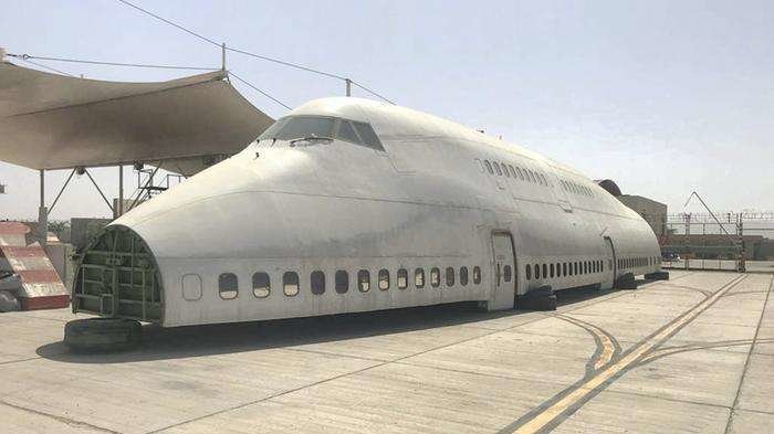 La plataforma superior de este antiguo Boeing 747 de Qantas está a la venta en Ras Al Khaimah. (Falcon Aircraft Recycling)