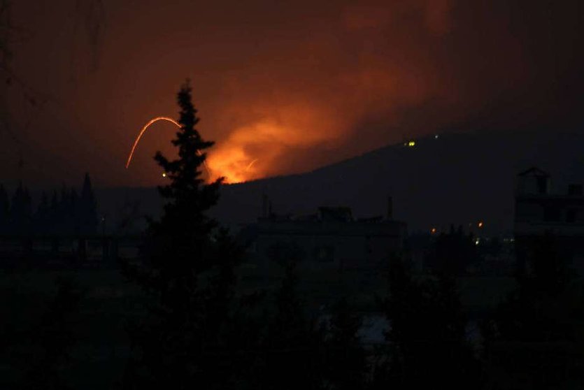 Explosiones en una base militar siria el 29 de abril de 2018. (Reuters)
