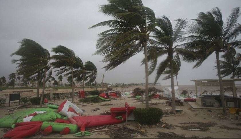 Un ciclón a su paso por una playa de Omán. (Fuente externa)