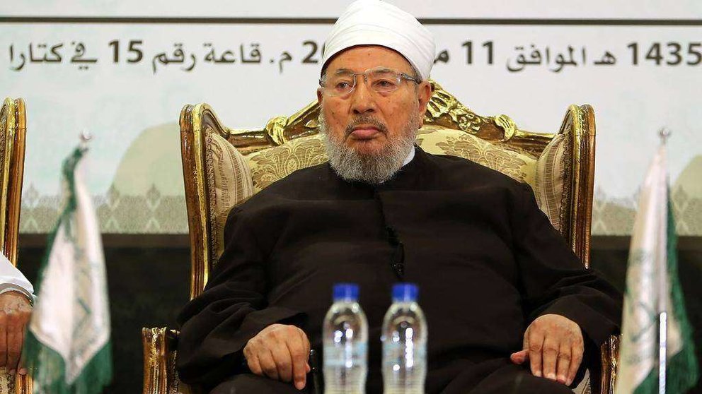 Yousef Al Qaradawi, el jefe radical egipcio de la Hermandad Musulmana frecuentemente usa a Al Jazeera para justificar los atentados suicidas. 