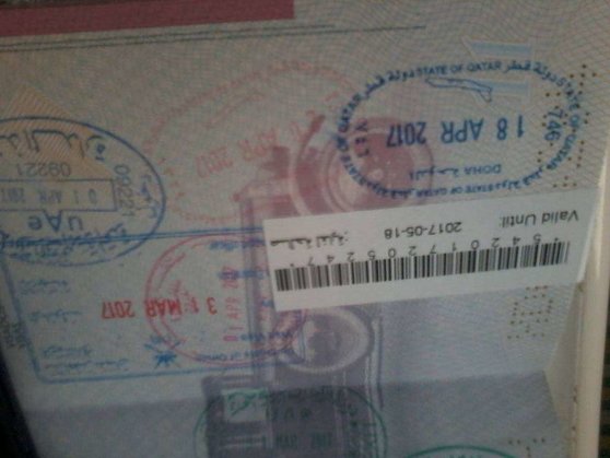 Pasaporte de la Unión Europea con visado de turista para Qatar.
