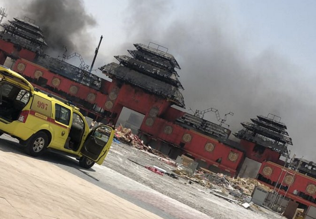Aspecto del pabellón chino del Global Village tras el fuego y la llegada de Defensa Civil. (Dubai Media Office)