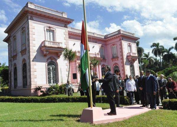 Momento de la inauguración de la Embajada de EAU en Cuba en 2015. (AIN)