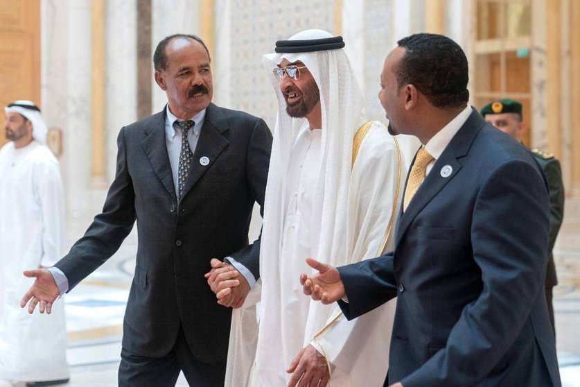 Los líderes africanos se reúnen con el príncipe heredero de Abu Dhabi.