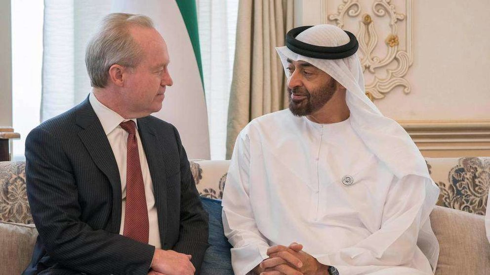  El príncipe Heredero de Abu Dhabi junto a Thomas Kennedy, presidente y director ejecutivo de Raytheon, empresa contratista de defensa estadounidense.