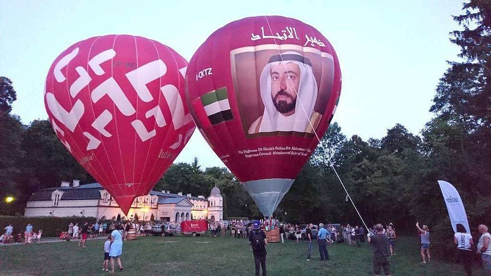 Imagen del globo de Sharjah con la imagen del jeque Dr. Sultán Bin Mohammed Al Qasimi. (Richard Ramos)