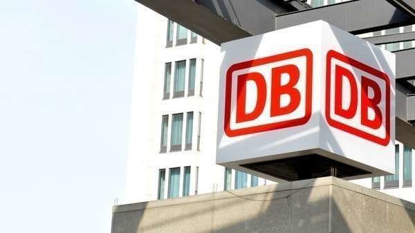 Deutsche Bahn es una empresa con participación mayoritaria del Estado alemán y y opera la red de ferrocarriles en el país.