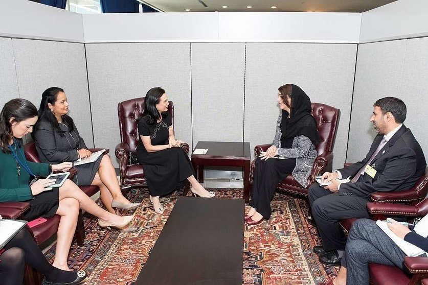 La ministra de Exteriores de Panamá -izquierda- y la ministra de Cooperación de EAU, durante el encuentro. (WAM)