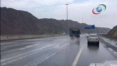 Lluvia en las carreteras de Emiratos esta semana. (NCMS)
