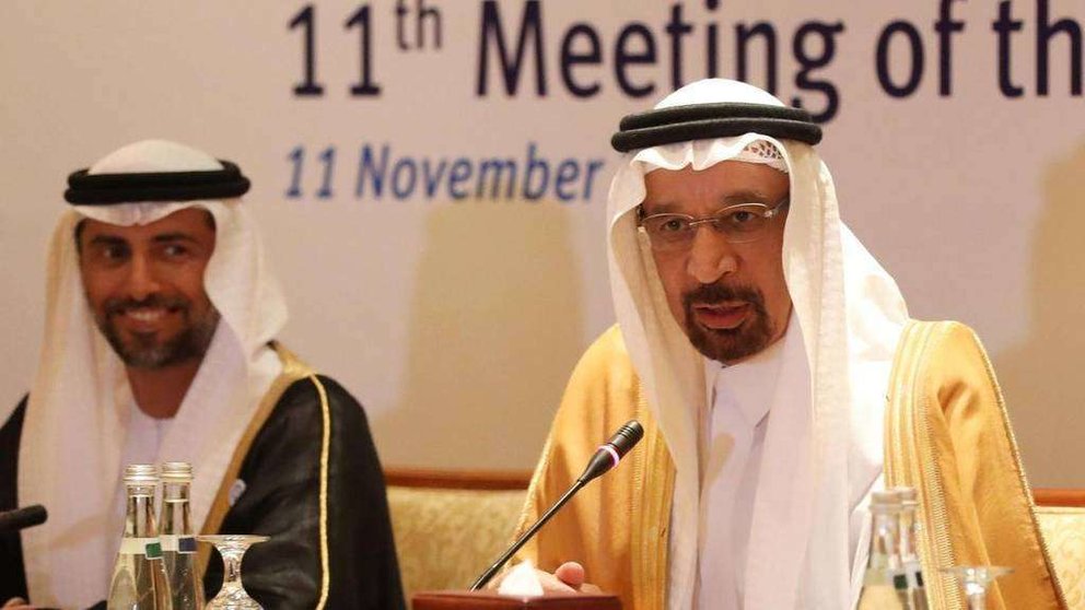 Ministros de Energia de EAU y Arabia Saudita durante la reunión en Abu Dhabi.