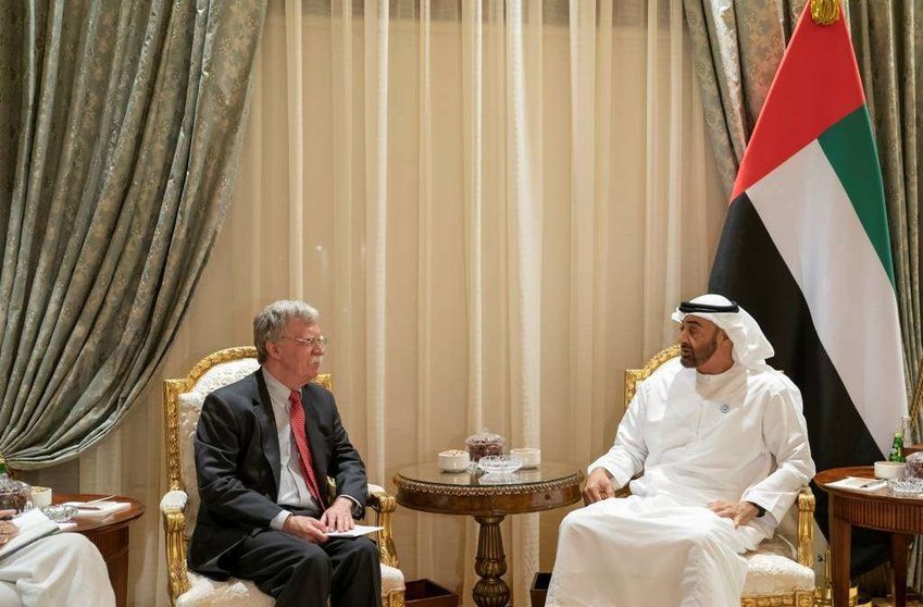 El asesor de Seguridad de EEUU y el príncipe heredero de Abu Dhabi.