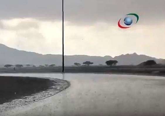 Lluvia sobre las carreteras de Fujairah este miércoles. (@NCMS_media)
