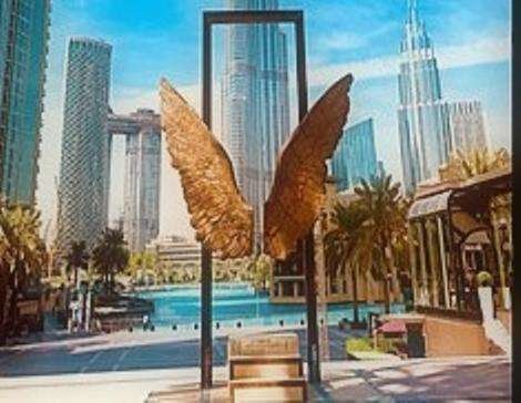 Las 'Alas de México' y el Burj Khalifa de Dubai quedarán unidos durante seis meses. 