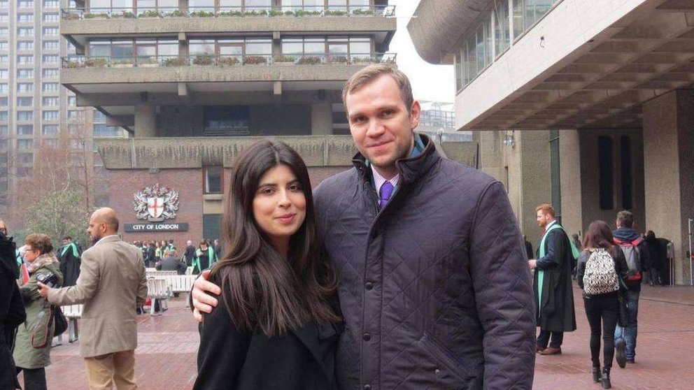 Matthew Hedges fotografiado con su esposa colombiana Daniela Tejada en una imagen entregada a los medios de comunicación. EPA